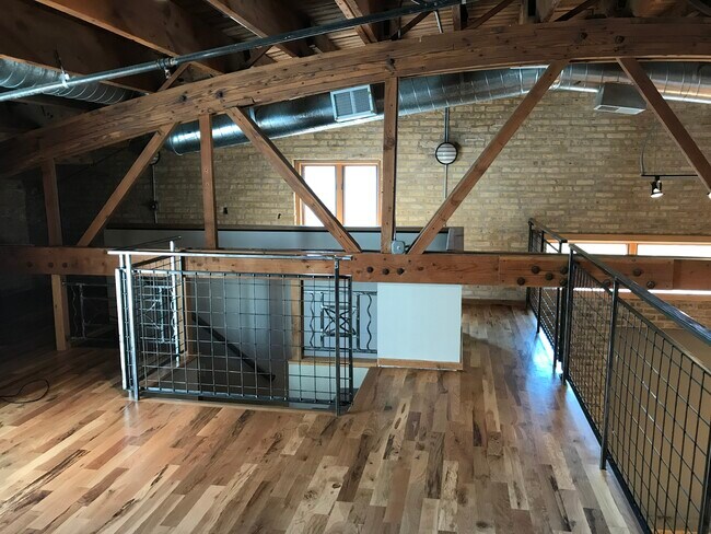Building Photo - 2144 Ashland Ave