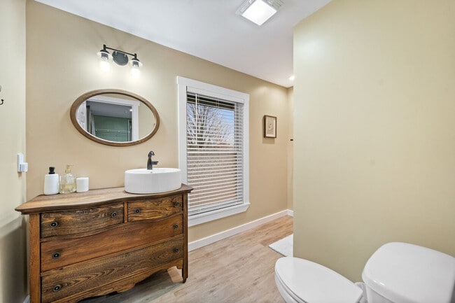 Building Photo - 208 E Spring St