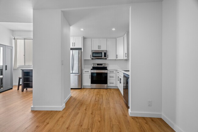 Building Photo - 7250 Franklin Ave