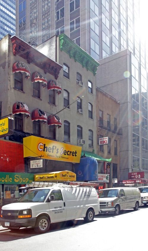 Building Photo - 139 E 45th St
