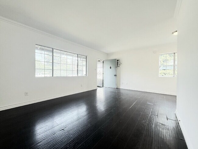 Foto del edificio - 4810 Cahuenga Blvd