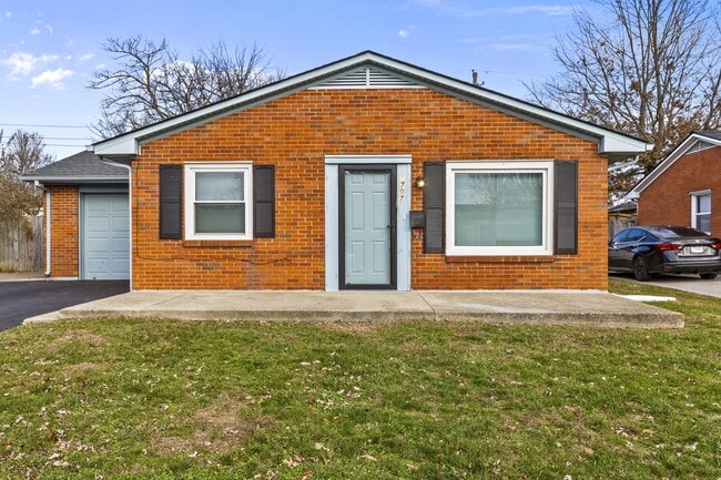 Building Photo - 1707 Sarasota Ct