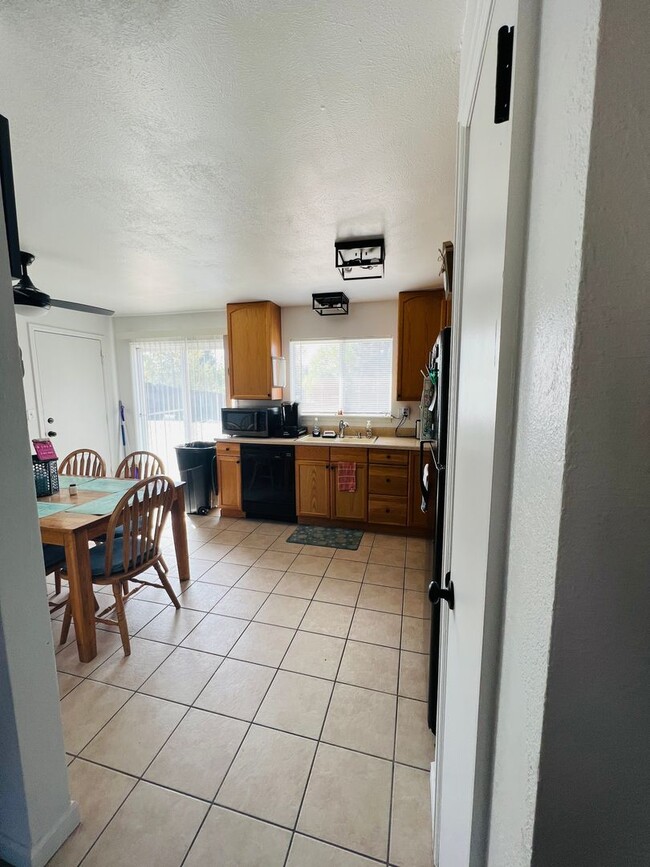 Building Photo - Showings start on 7/10/25 - Great 3 BR 2 b...