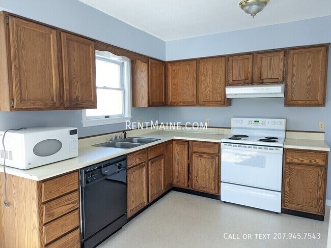 Building Photo - 114 Main Rd S