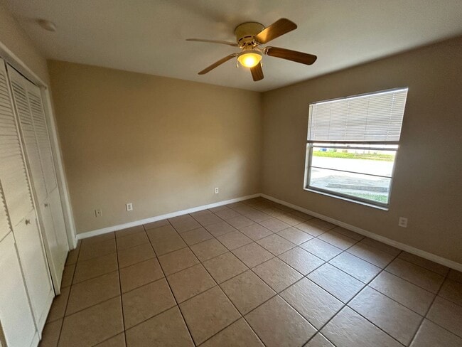 Building Photo - All tile   1/1 close to Cape Coral Pkwy