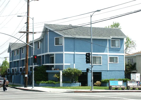 Building Photo - Bundy Townhomes