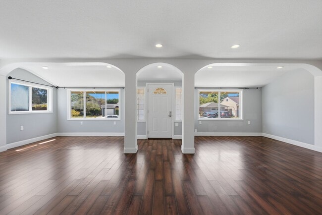 Foto del edificio - Modern, bright, and move-in ready.
