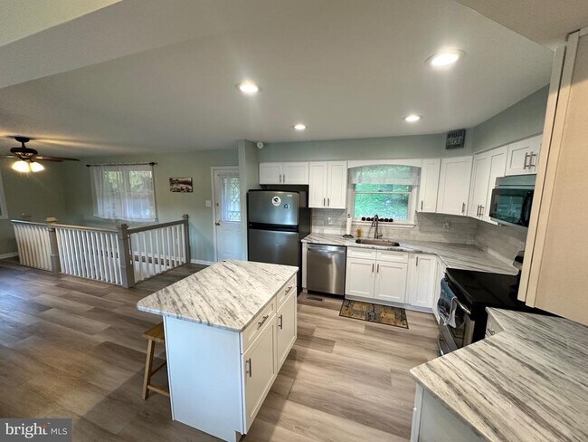 Building Photo - 598 Wynonah Dr