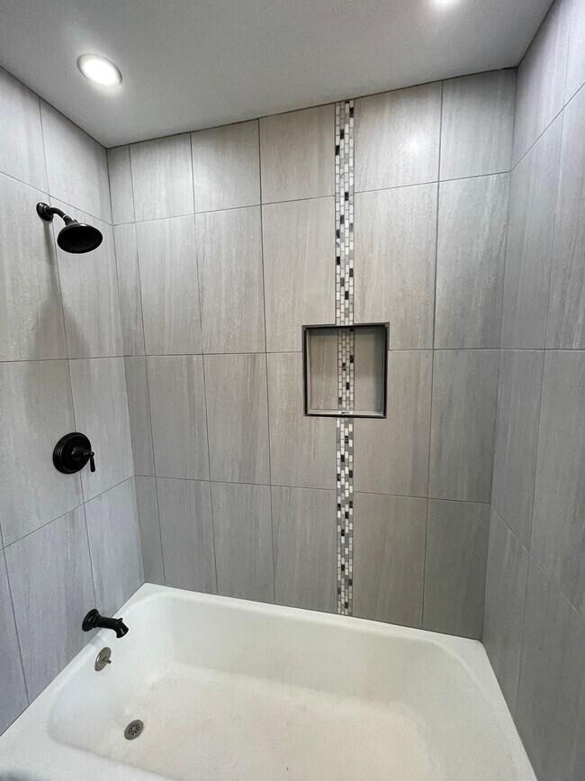 Building Photo - 2504 2nd Ave S