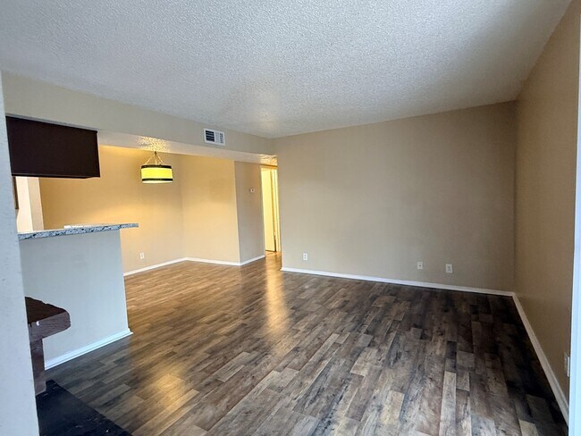 Foto del edificio - 4700 Boulder Dr