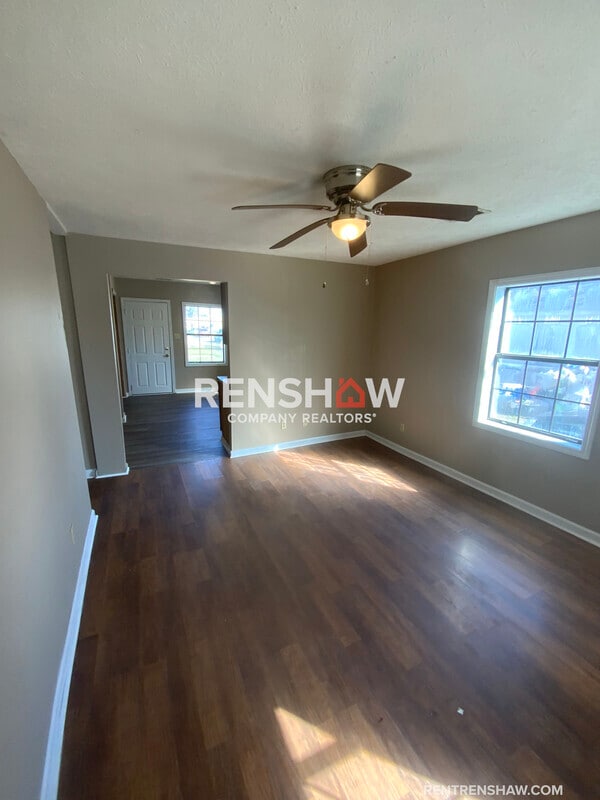 Building Photo - 212 Parks Dr