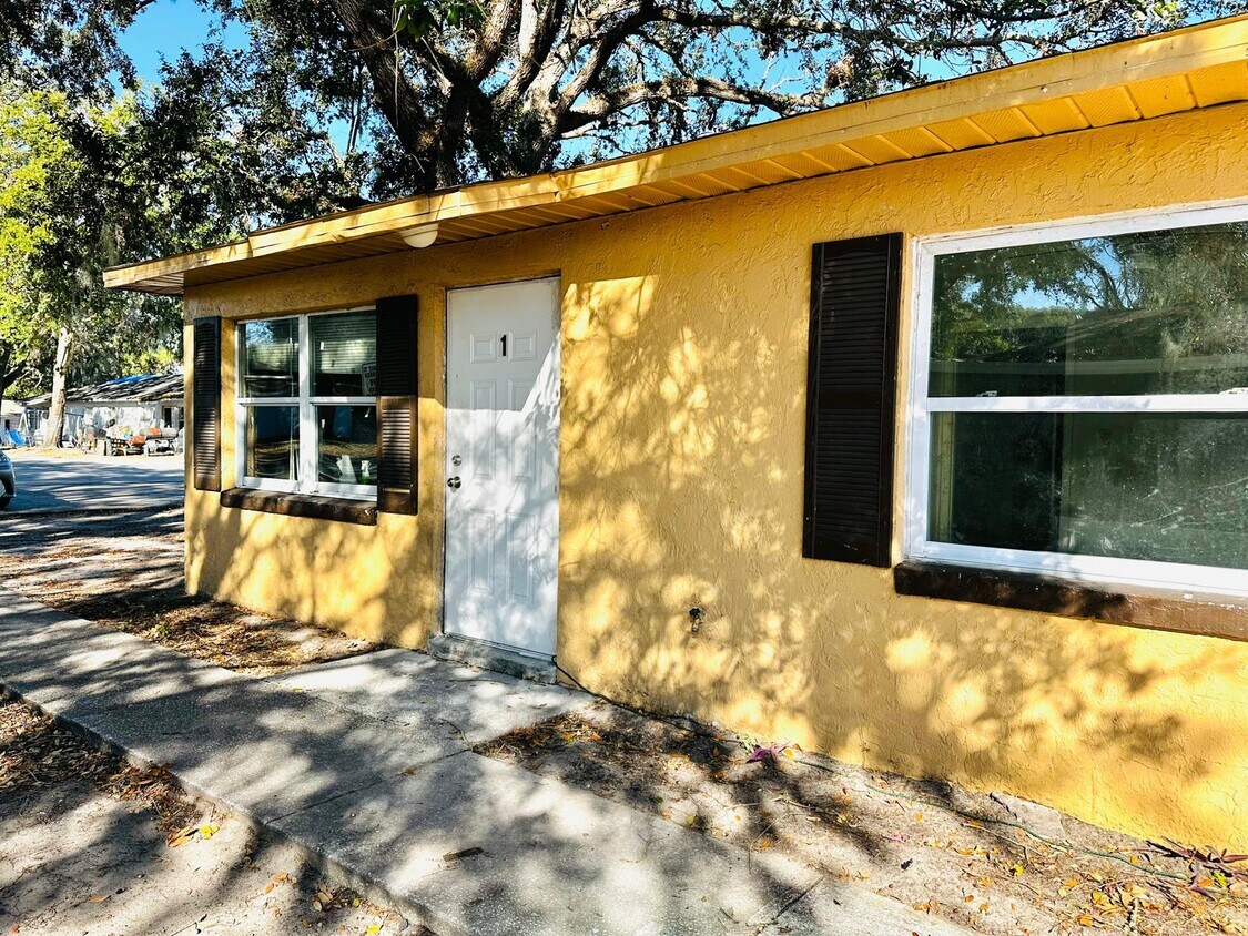 Foto del edificio - 1020 Birchwood Ct