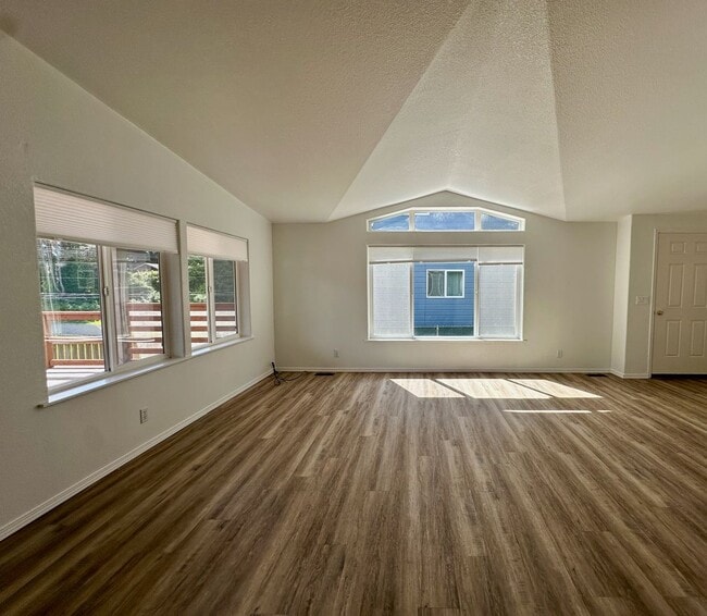Building Photo - 2 BD | 2 BA Home with Garage + Stunning Wa...