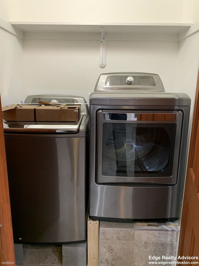 Foto del edificio - 3 br, 2 bath  - 11 Fairbanks St