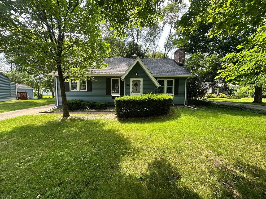 Primary Photo - Three Bedroom Three Bath