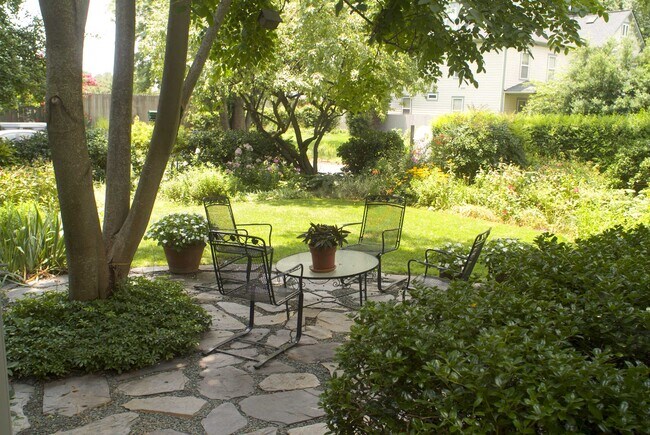 Foto del edificio - 214 W South St