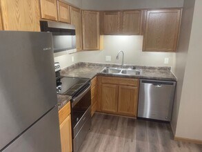 Building Photo - 1231 N Dakota Ave