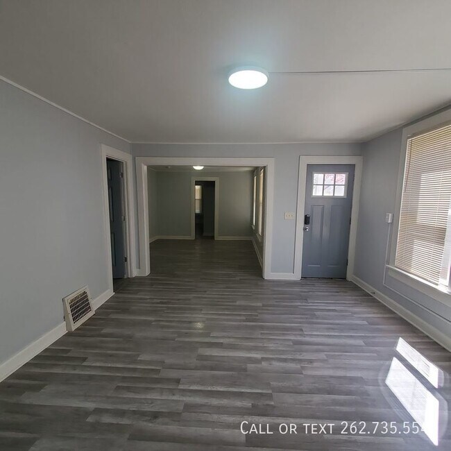 Foto del edificio - Spacious Two-Bedroom Duplex Apartment Avai...