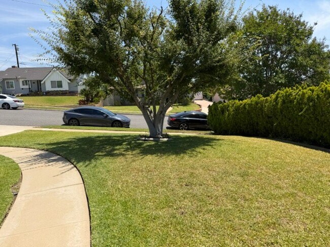 Foto del edificio - Beautiful 3 Bedroom Home in Covina