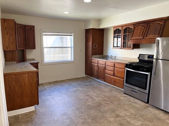 Building Photo - (OTM)520-528 Wildwood [PRM: Renee] 2026-02-10