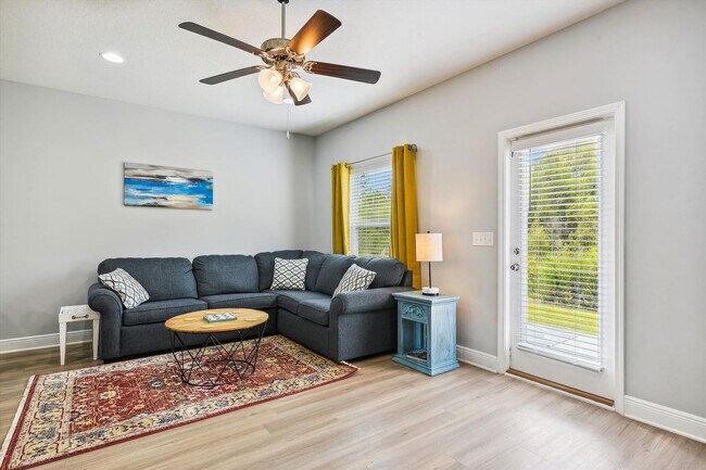 Foto del edificio - 7664 Shadow Lake Dr