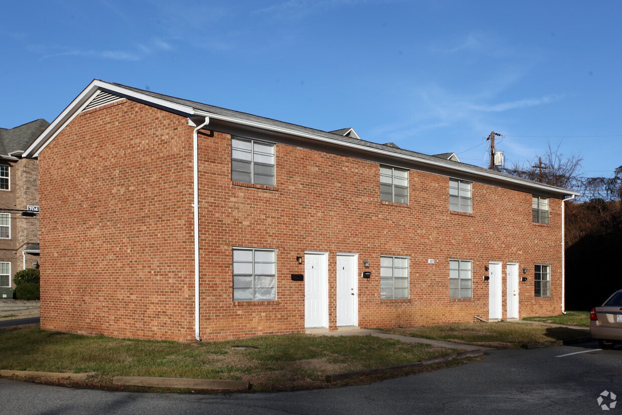 Sherwood Court Apartments 1807 Sherwood St Greensboro, NC