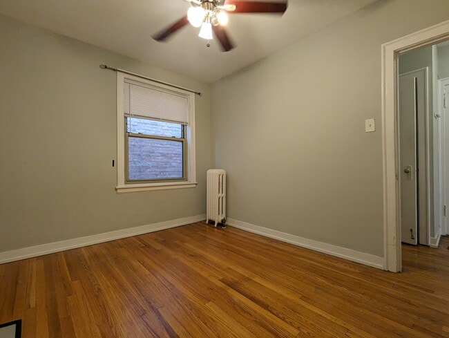Building Photo - 542 W Surf St