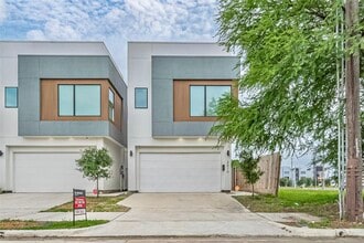 Building Photo - 3510 Hadley St