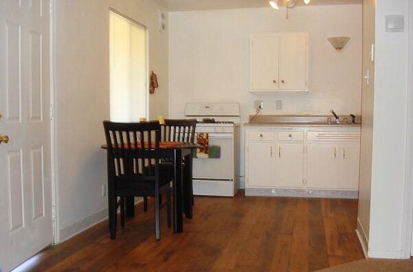 Foto del edificio - 6432 Benning St