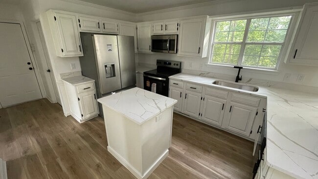 Building Photo - Beautiful 3 Bed / 2.5 Bath home in WLR!