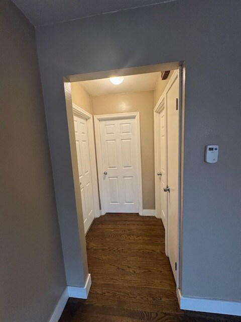Hallway - 3341 Parkcrest Ln