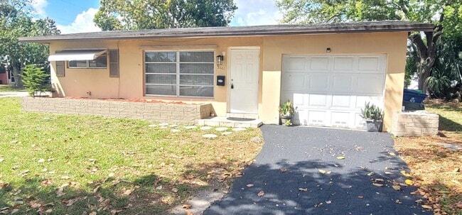 Building Photo - 2601 NW 68th Way