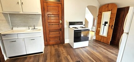 Building Photo - 234 Pearl St