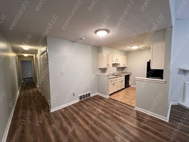 Building Photo - 554 Creekwood Cir S