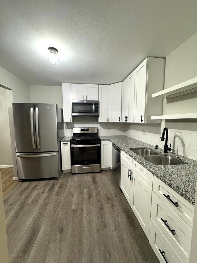 Foto del edificio - 630 Cross Creek Dr N