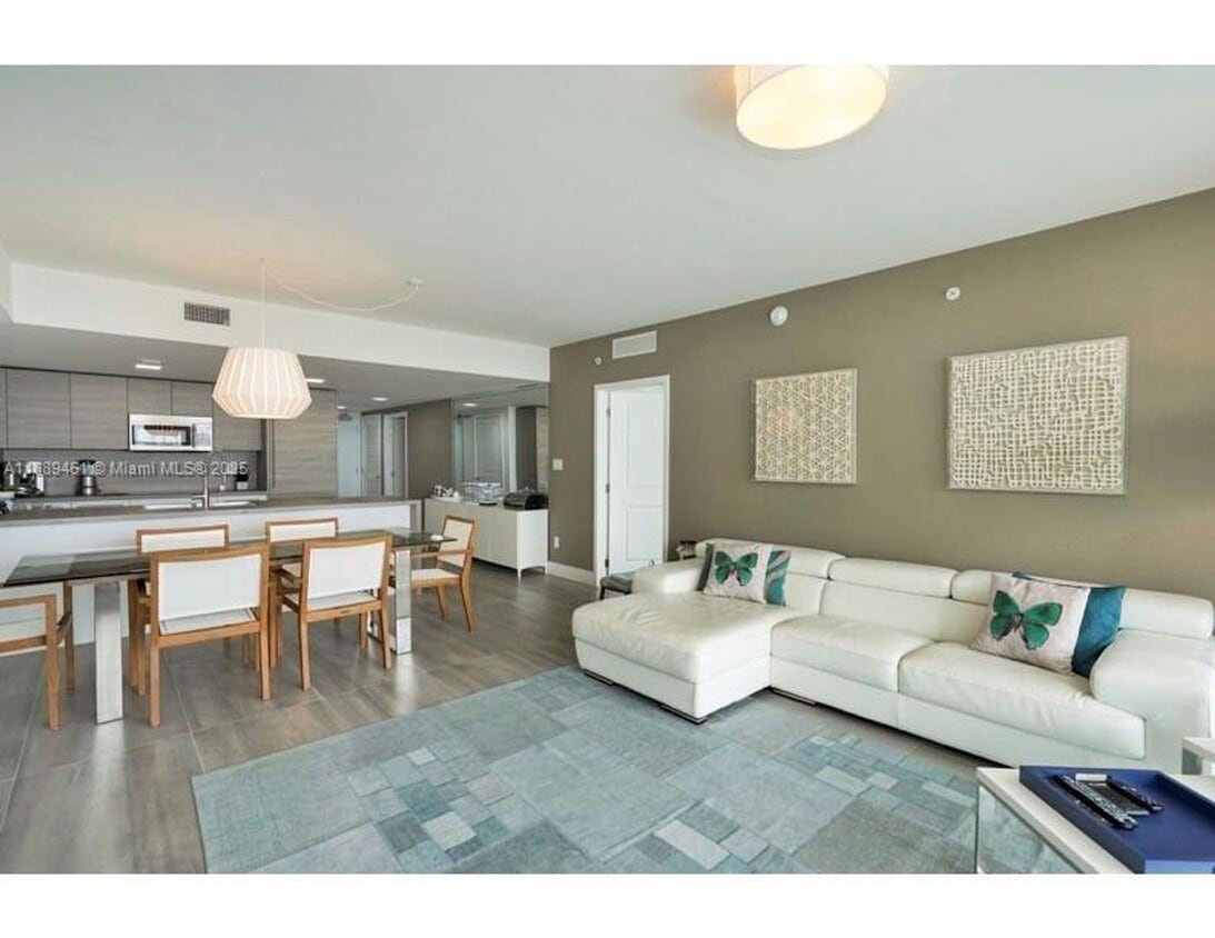 Foto principal - 400 Sunny Isles Blvd