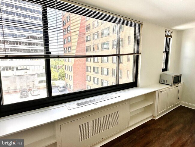 Foto del edificio - 1021 Arlington Blvd