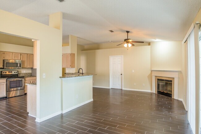 Foto del edificio - 7756 Enderby Ave E
