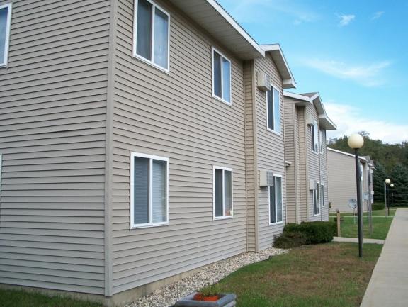 Primary Photo - 675 Hazen St