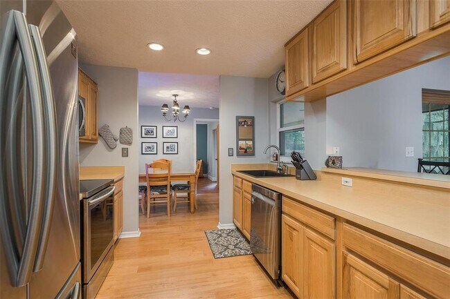 Foto del edificio - 18619 Yocam Ave