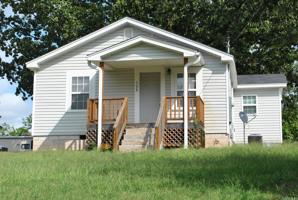 Foto principal - 308 S 3rd St