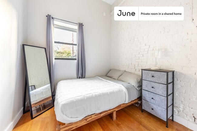 Building Photo - Room in Shared 4 bed/2 bath home