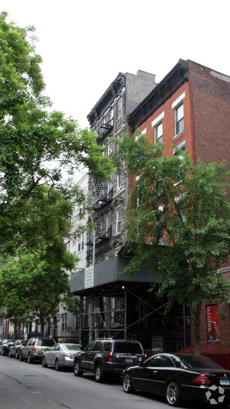 229 E 11.º ¡St - 229 E 11th St