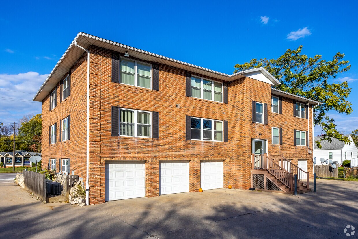 5616 Hickman Rd, Des Moines, IA 50310 Apartments in Des Moines, IA