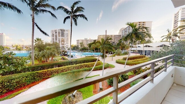 Building Photo - 2500 Parkview Dr