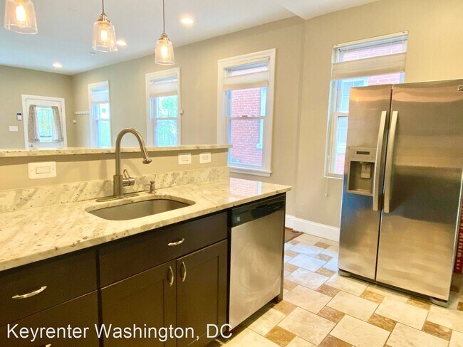 Foto del edificio - 4 br, 2 bath House - 817 Tuckerman St, NW