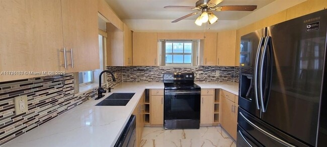 Foto del edificio - 340 NW 151st St