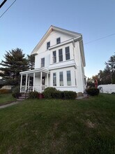 Building Photo - 1003 Crescent St