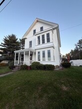 Building Photo - 1003 Crescent St