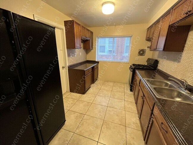 Foto del edificio - 932 Beaconsfield Ave